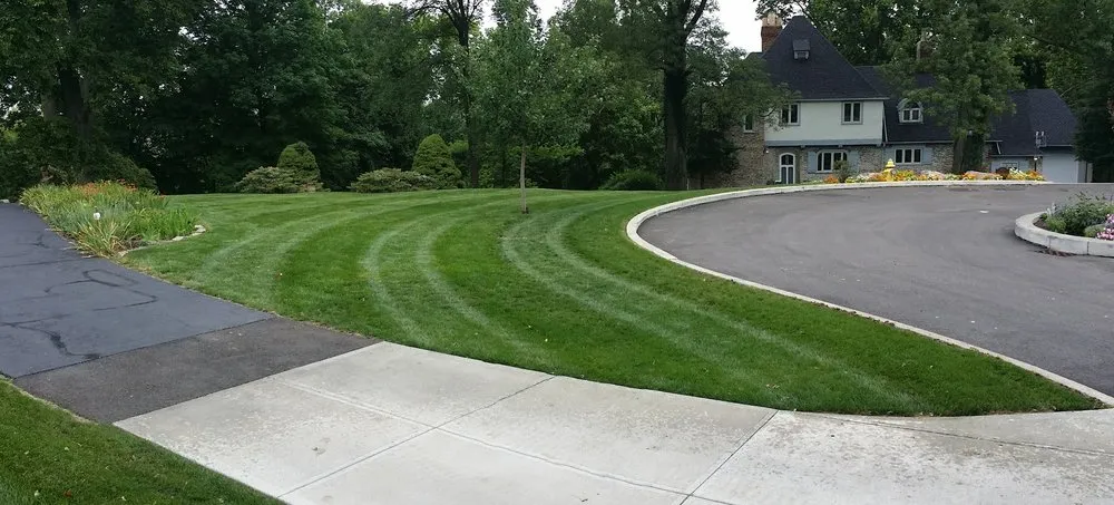 Reliable yard maintenance in Cincinnati, OH by Warhouse Worx