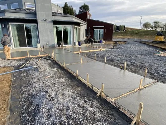 Warner Landscape Construction Logo