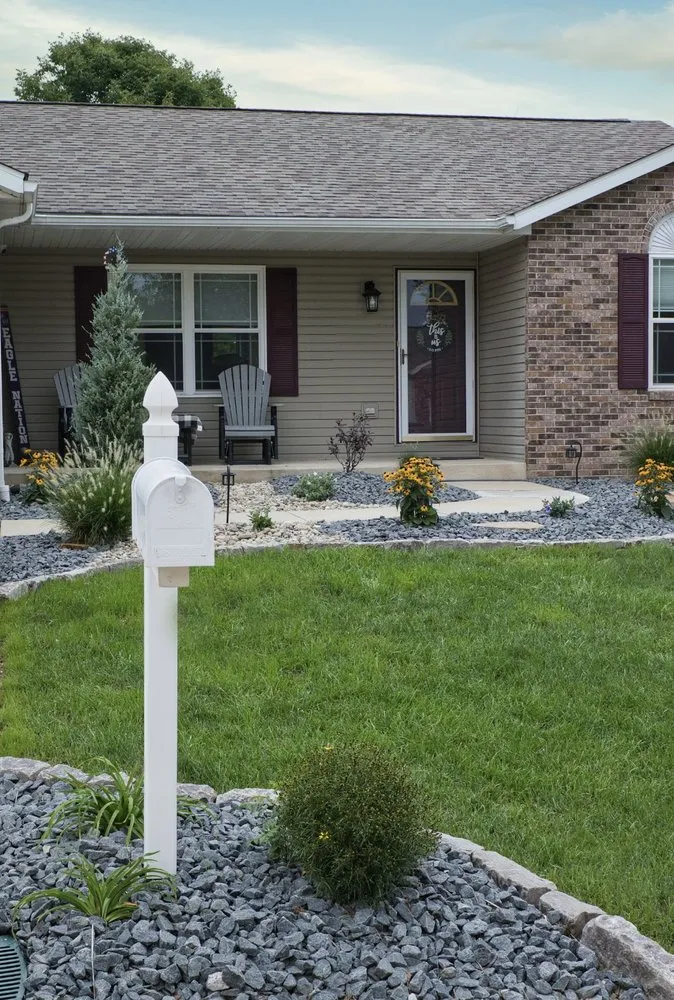 Custom yard maintenance in Cottage Hills, IL - Warnick Complete Land Managment