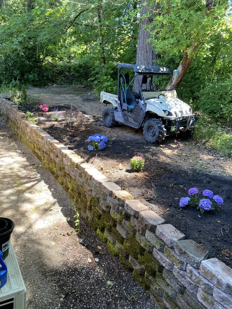 Trusted lawn care service experts serving Olympia, WA - Warr Construction