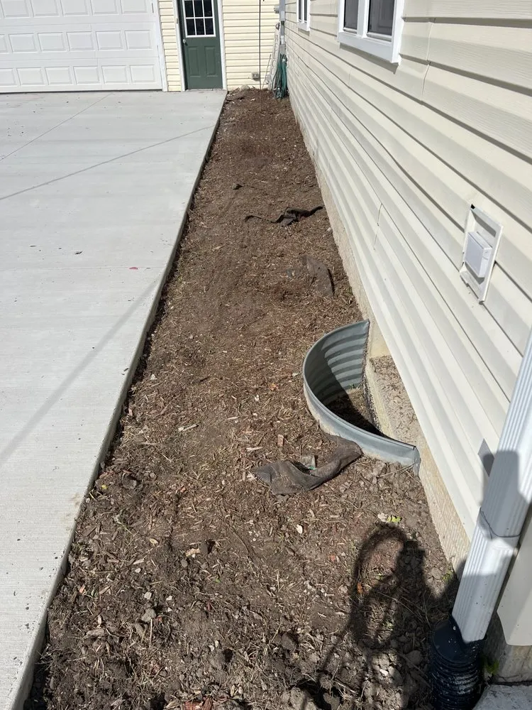 Top-rated lawn mowing service in Monroe, MI by Warren’s Lawn Maintenance