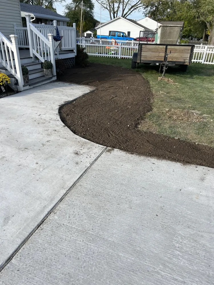 Affordable outdoor landscaping experts serving Monroe, MI - Warren’s Lawn Maintenance