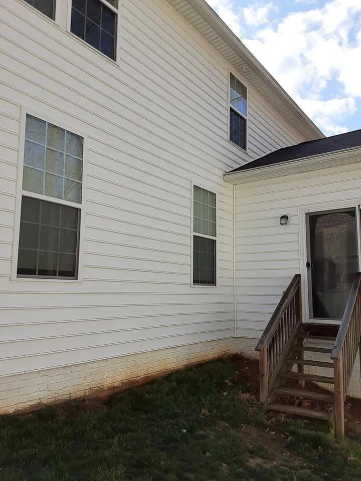 Local lawn care service in Havelock, NC by Wash Em All