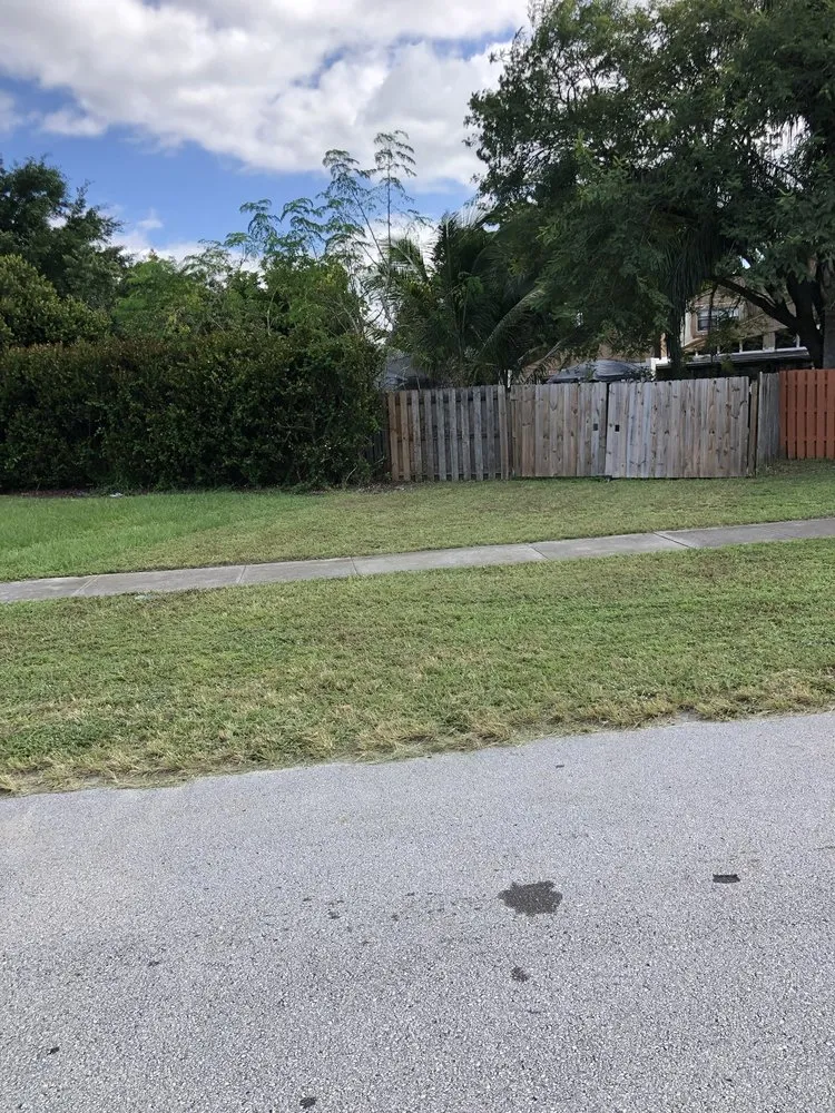 Reliable lawn mowing service in Wellington, FL by Watch Me Shine