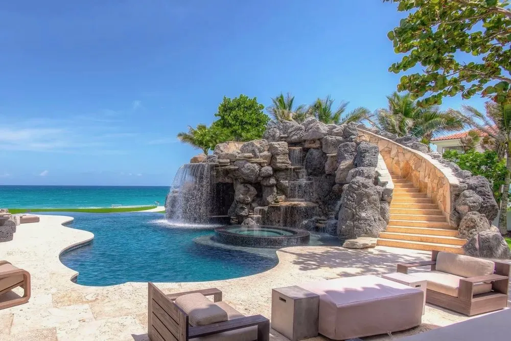 Expert lawn care service near you in Fort Lauderdale, FL by Waterfalls Fountains & Gardens