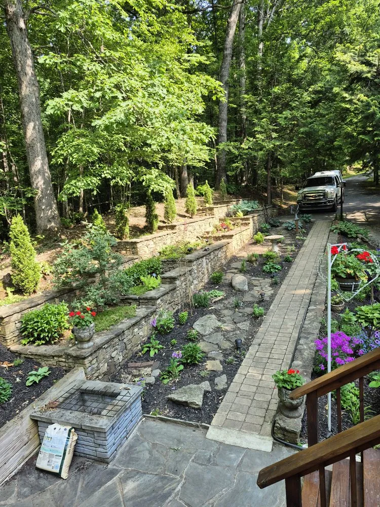 Custom lawn care service in Franklin, NC - Waterfalls Painting And Landscaping