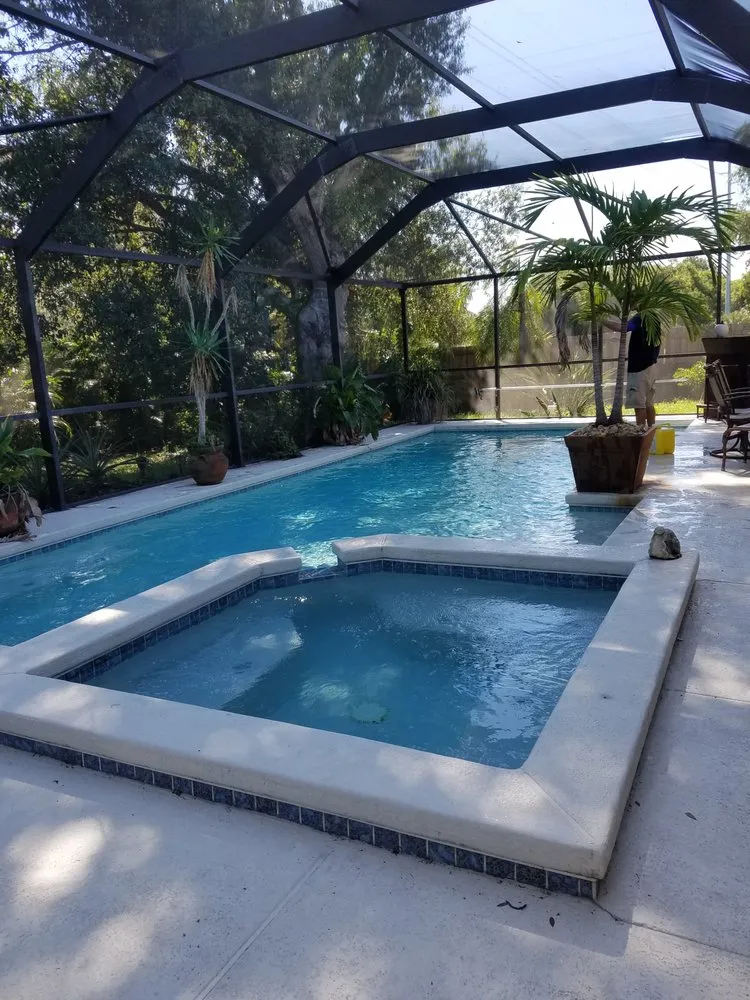 Reliable lawn mowing service in Tampa, FL - Watergrass Property Maintenance