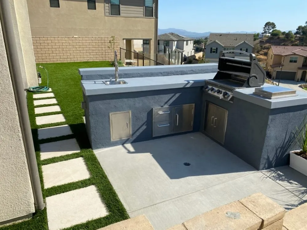 Custom yard maintenance for homes in Bakersfield, CA by Waterless Turf