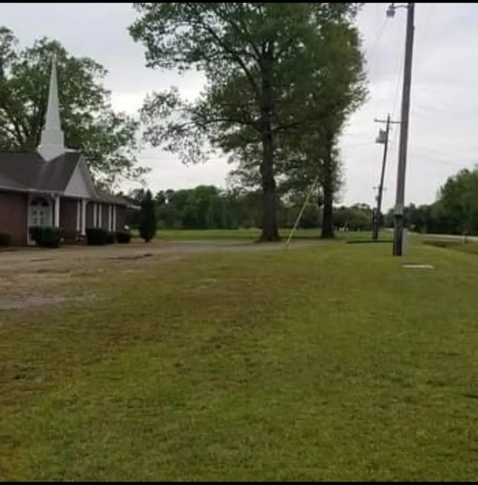 Expert lawn mowing service experts serving Pontotoc, MS - Waters Lawn Care