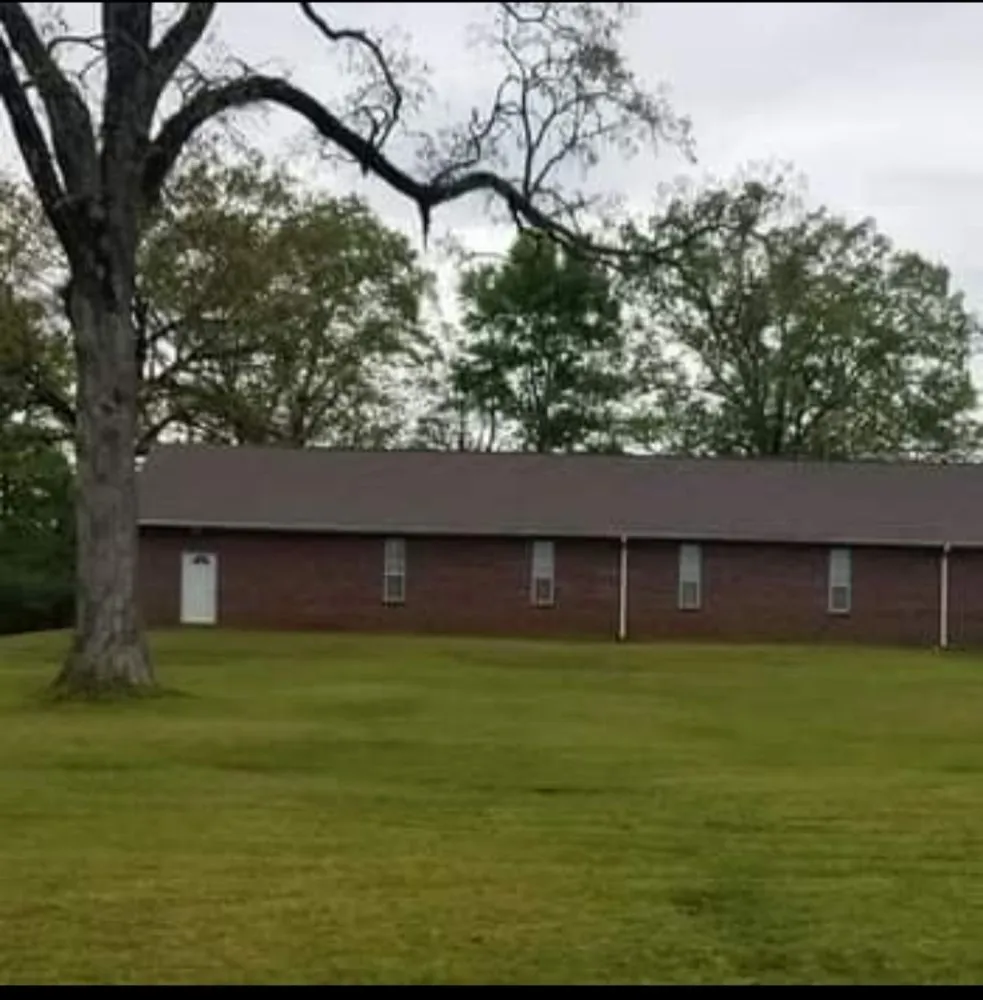 Expert lawn care service with custom design across Pontotoc, MS - Waters Lawn Care