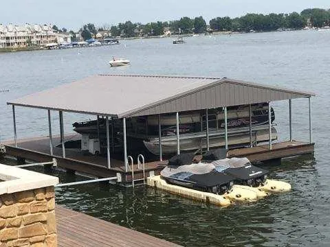 Professional landscaping services experts serving Anderson, IN - Waterside Docks and Landscaping