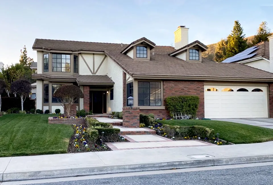 Top-rated lawn mowing service in Los Angeles, CA by WaterWise Services