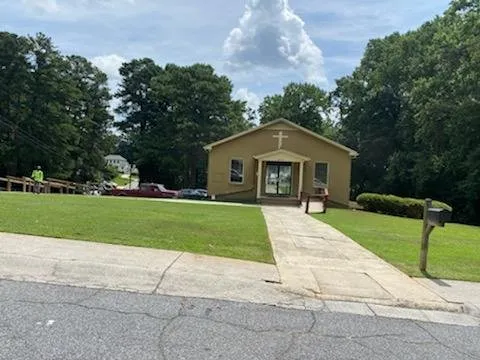 Local lawn care service near you in Cartersville, GA by Watters & Watters Lawn Services