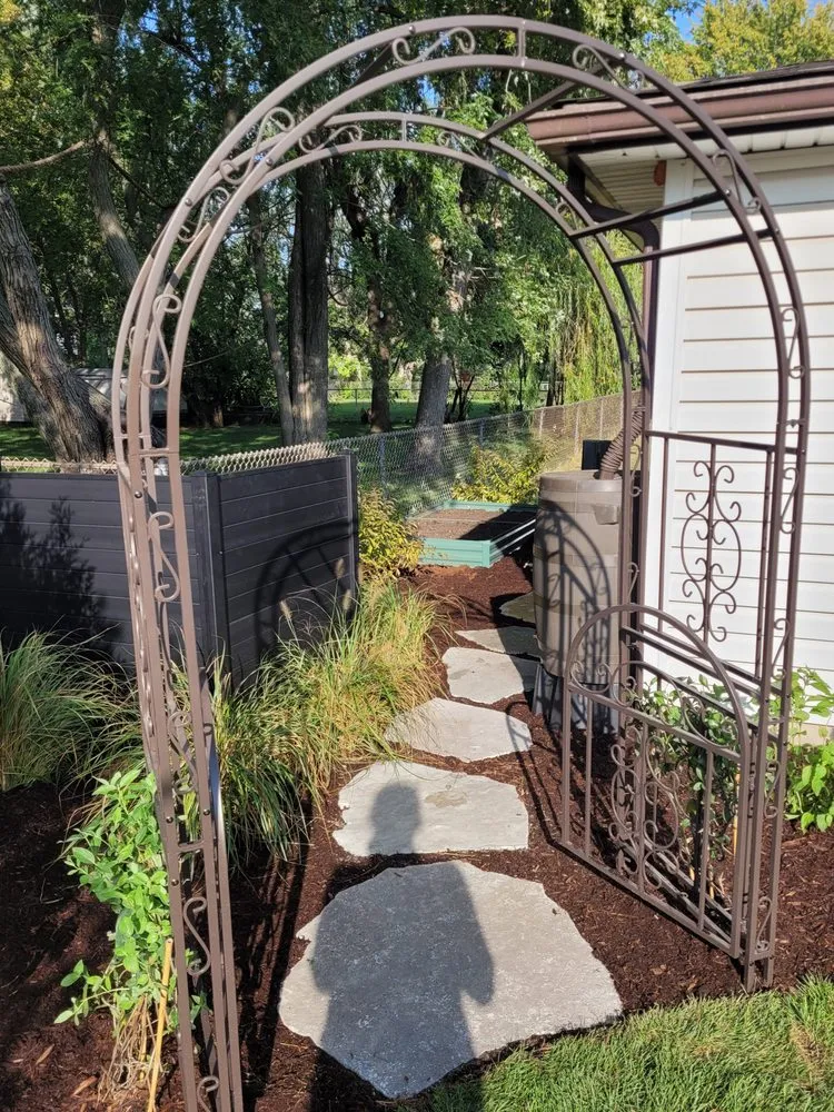 Local yard cleanup service experts serving Mt. Prospect, IL - Wave Outdoors Landscape + Design