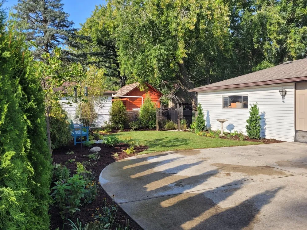 Reliable yard cleanup service experts serving Mt. Prospect, IL - Wave Outdoors Landscape + Design