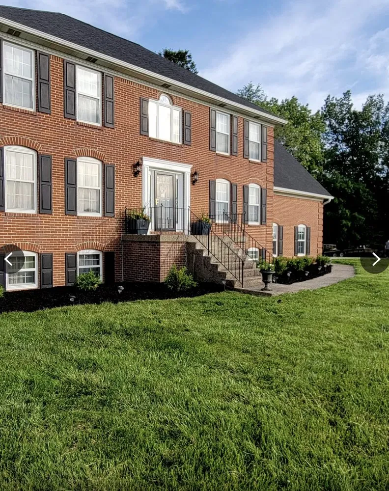 Affordable lawn mowing service in Louisville, KY - waynes custom landscapping