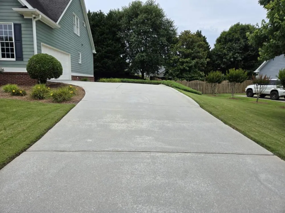 Top-rated yard maintenance for residential properties across Loganville, GA - Wayne's Way Pro Wash