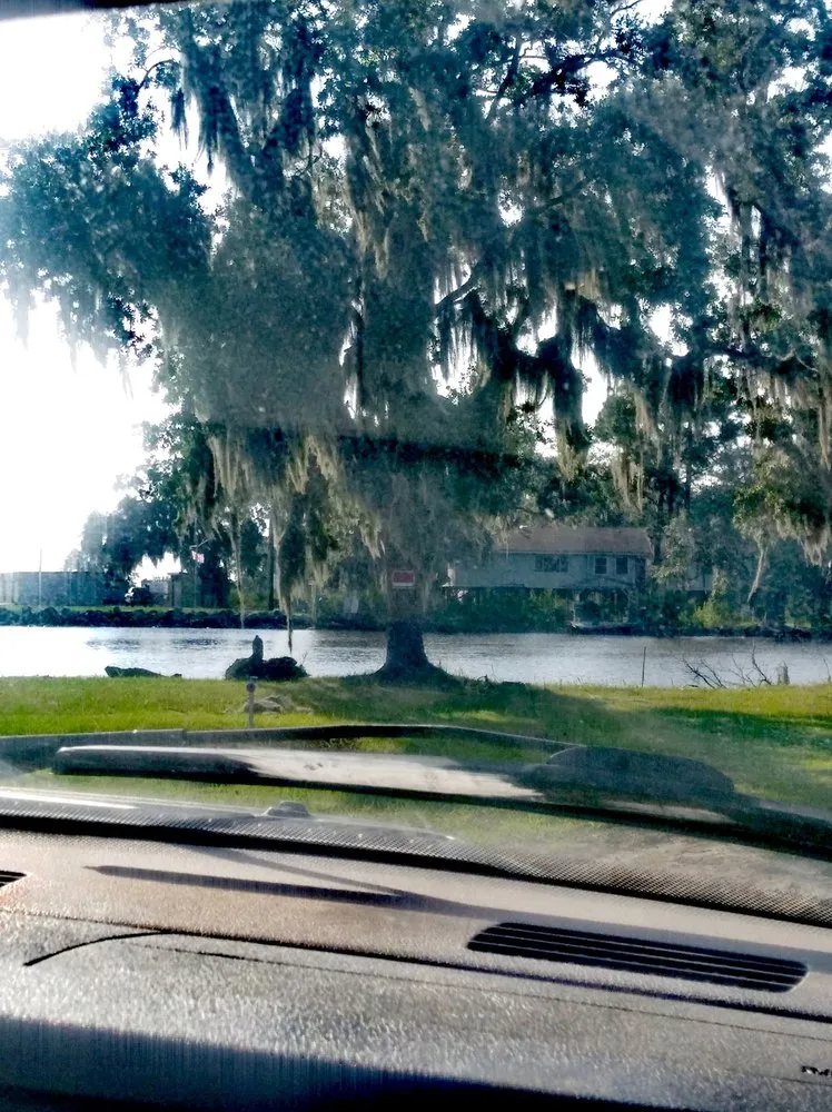 Local landscaping services experts serving Raceland, LA - WB Lawn Care