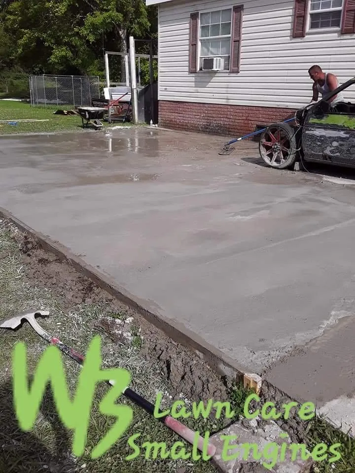 Custom yard cleanup service for year-round maintenance in Raceland, LA by WB Lawn Care