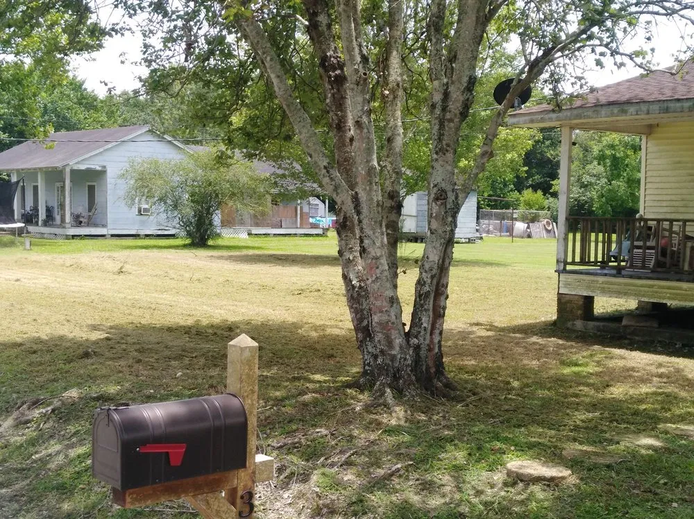 Affordable landscaping services experts serving Raceland, LA - WB Lawn Care