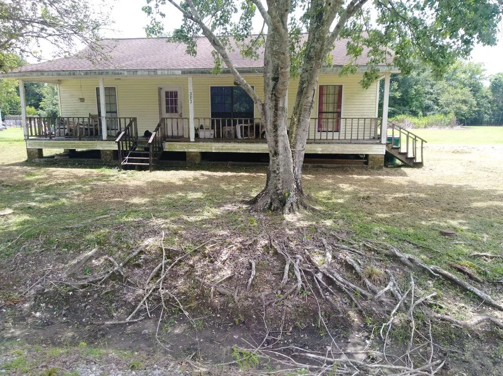 Custom residential landscaping for beautiful yards in Raceland, LA by WB Lawn Care