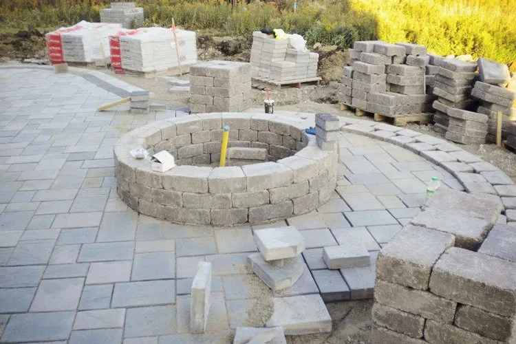 Local lawn mowing service experts serving Pontiac, MI - WB Maintenance