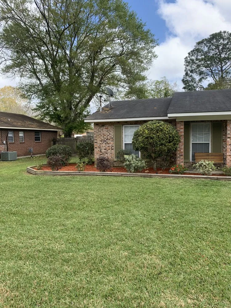 Professional residential landscaping in Pascagoula, MS by WD Lawn Care