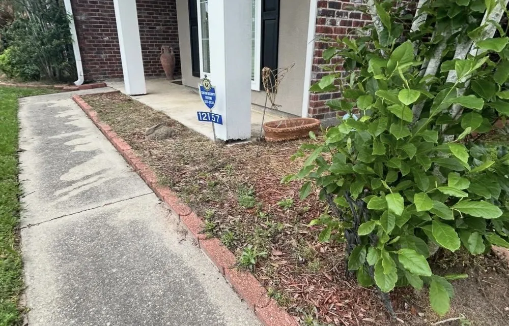 Local yard maintenance in Baton Rouge, LA by We Come 2 U Landscape Care