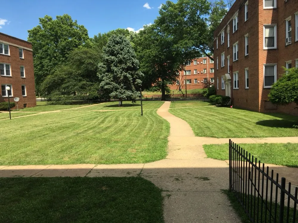 Custom lawn care service experts serving Fort Washington, MD - We Come To Fix It