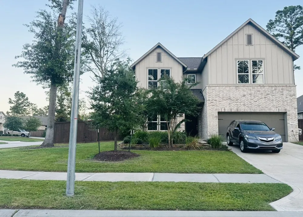 Expert yard maintenance in Houston, TX - We Cutt Dat Lawn Care Services