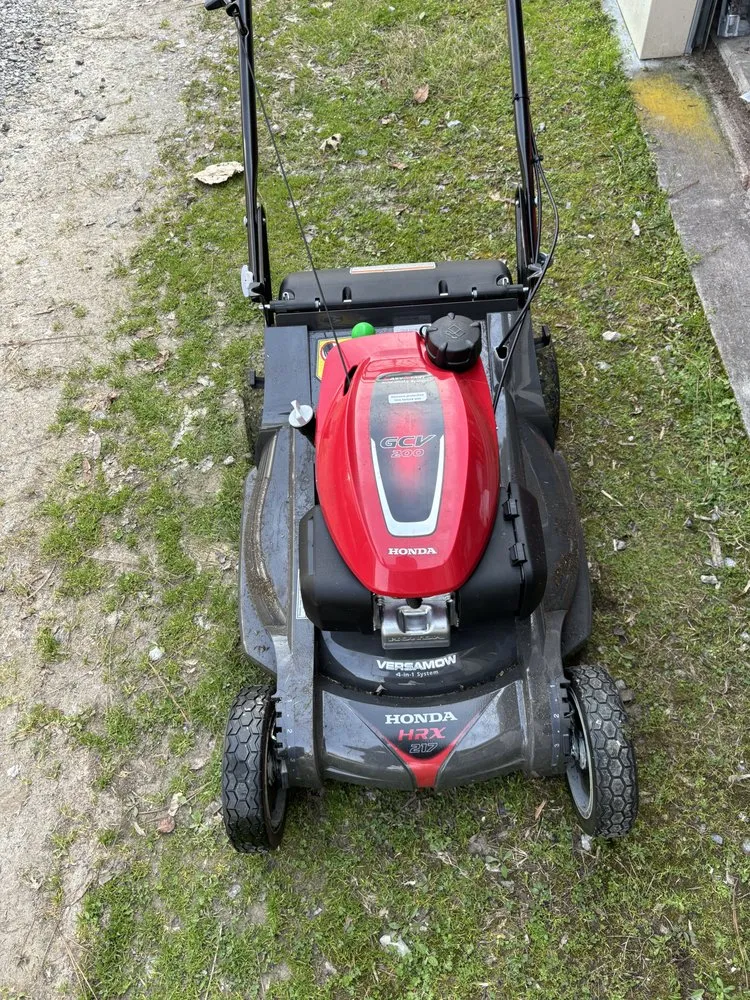 Reliable lawn mowing service in Knoxville, TN - We Cutz Lawn Care