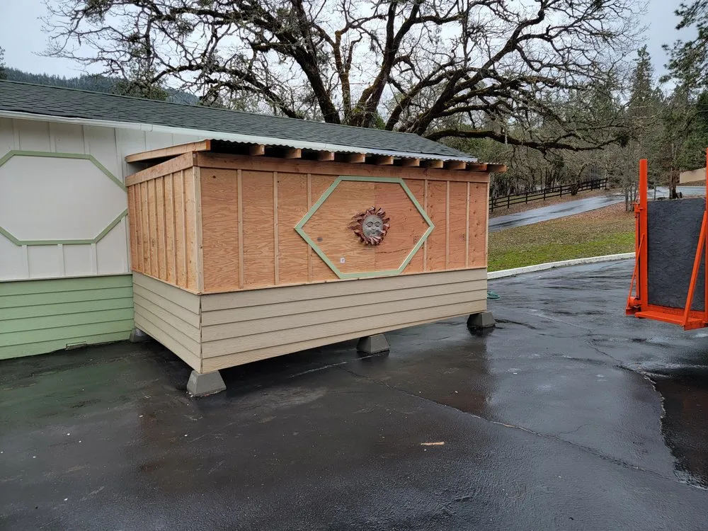 Expert yard cleanup service in Grants Pass, OR - We Do Everything