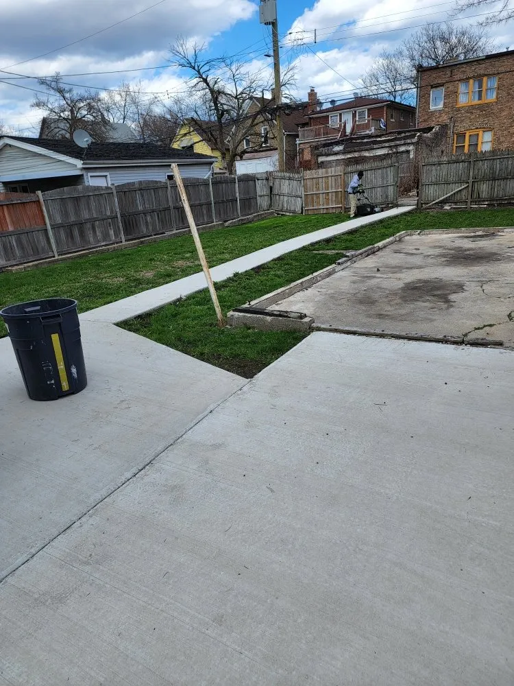 Custom yard cleanup service in Chicago, IL by We Got It Property Maintenance