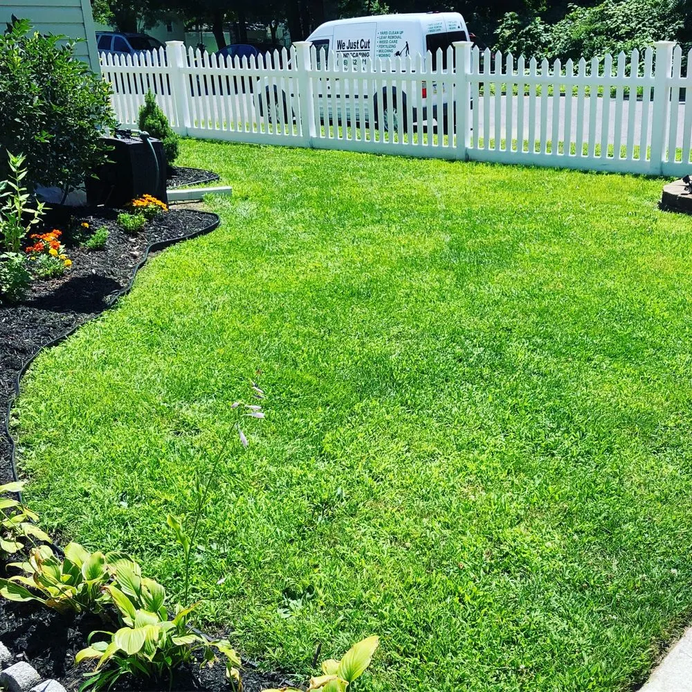 Custom lawn mowing service in Turnersville, NJ by We Just Cut