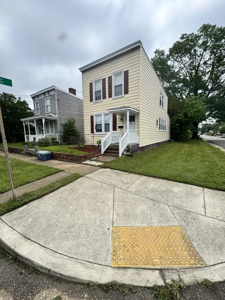 Expert yard maintenance in Chesterfield, VA - We Love Our Lawn Service