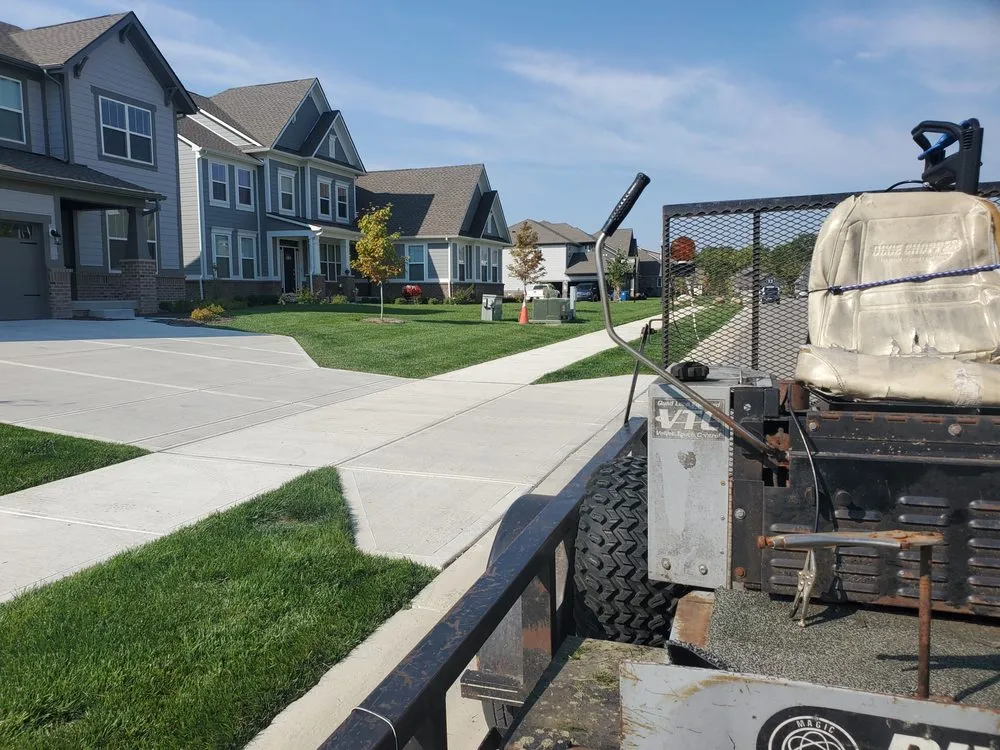 Local landscaping services experts serving Indianapolis, IN - We Mow Indy
