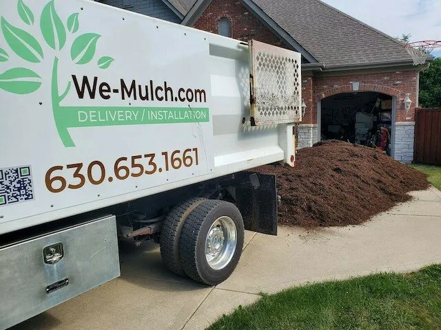 Custom lawn mowing service in Wheaton, IL - We Mulch