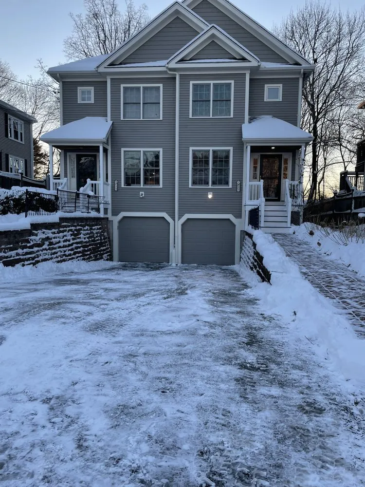 Reliable lawn care service for residential properties in Belmont, MA by Weberwelt