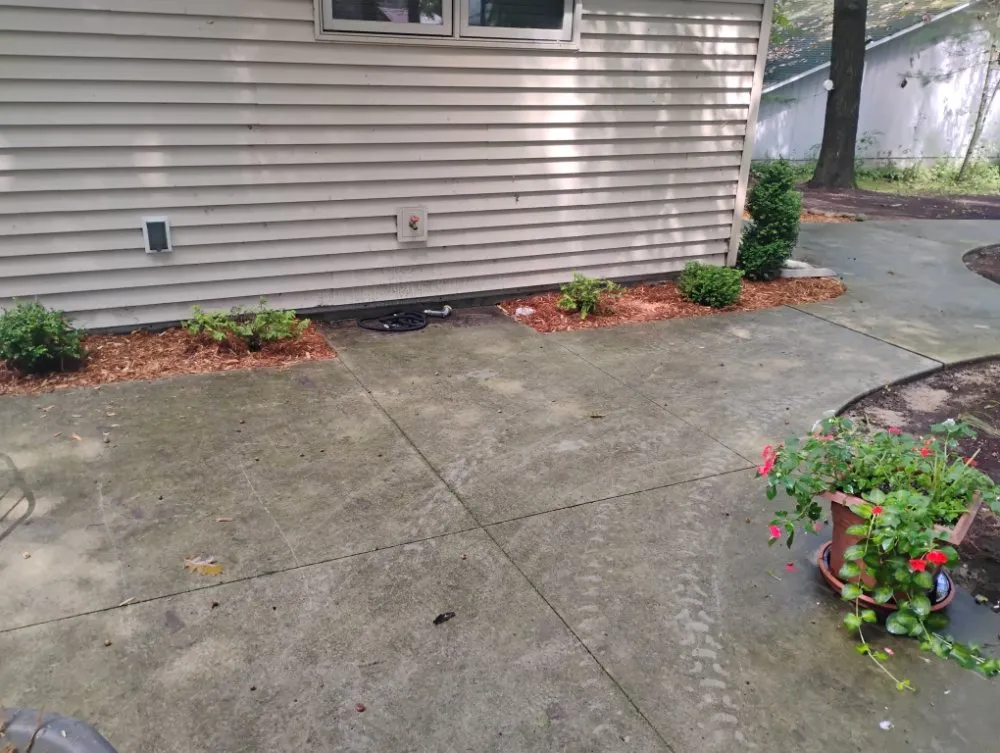 Expert lawn mowing service in Saginaw, MI by Websters