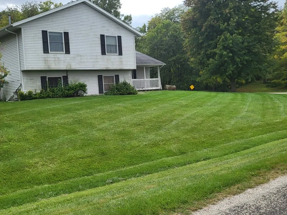 Professional yard maintenance in Normal, IL - Weed-It-Out