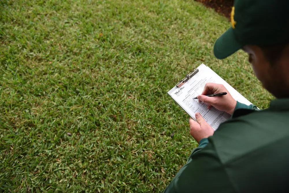 Top-rated yard cleanup service experts serving Bowling Green, KY - Weed Man