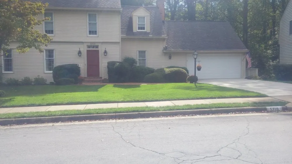 Custom yard maintenance in Fredericksburg, VA by Weed Man