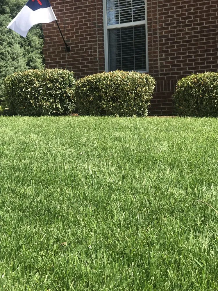 Reliable garden landscaping in Knoxville, TN by Weed Man