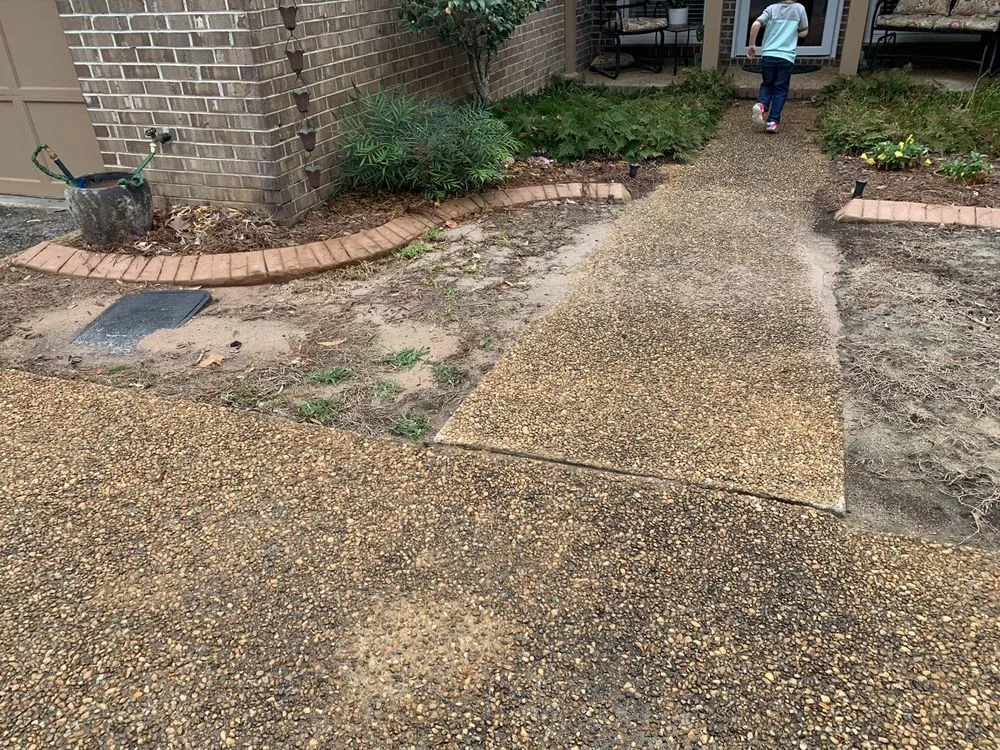 Top-rated lawn mowing service in Montgomery, AL by Weed Man