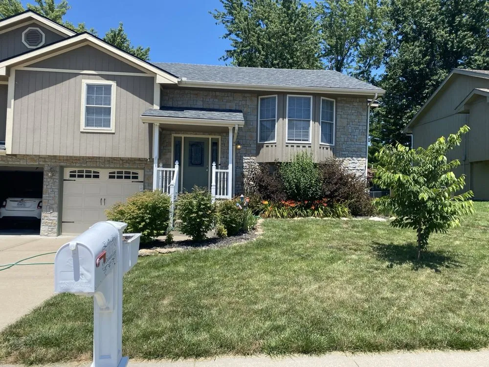 Expert lawn mowing service in Pleasant Valley, MO - Weed Man