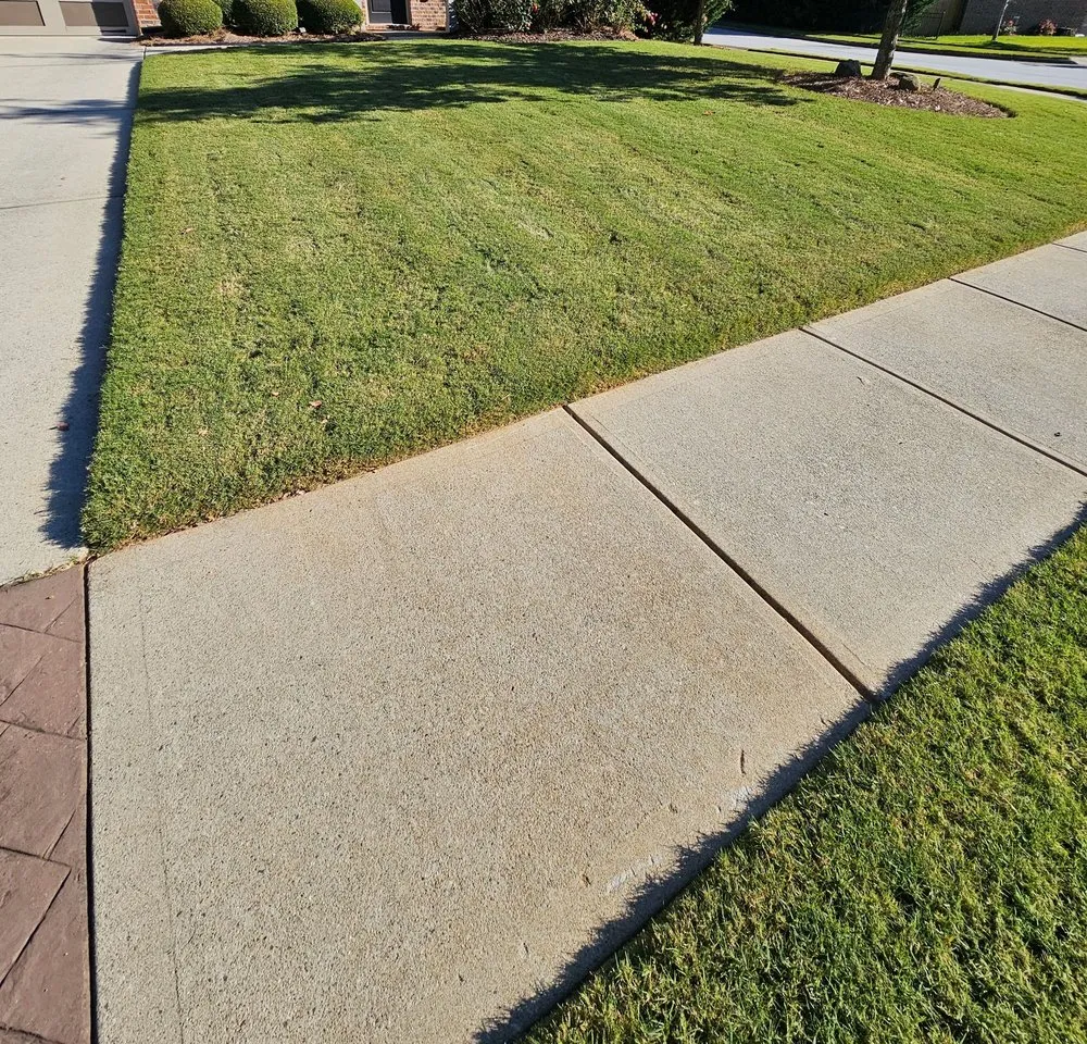 Custom yard maintenance in Suwanee, GA - Weed Man