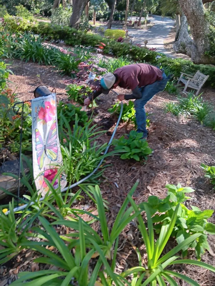 Custom outdoor landscaping in Yulee, FL - Weed Pullers - Odd Jobs