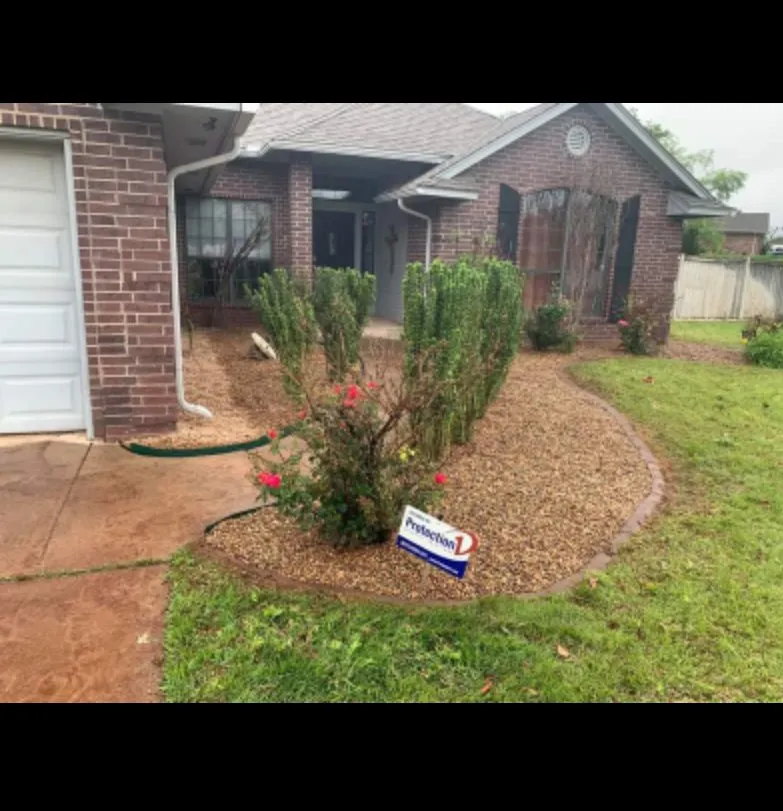 Top-rated lawn mowing service near you in Moore, OK by Weed Wackers