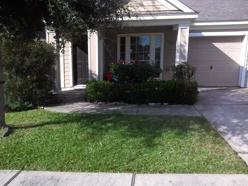 Expert garden landscaping for homes in Humble, TX by Weed Whacker Lawn Care