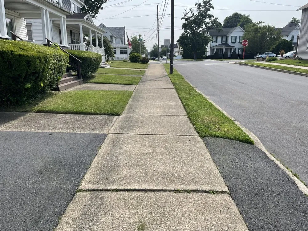 Reliable yard maintenance near you in Wilkes-Barre, PA by Weedeater Kingz